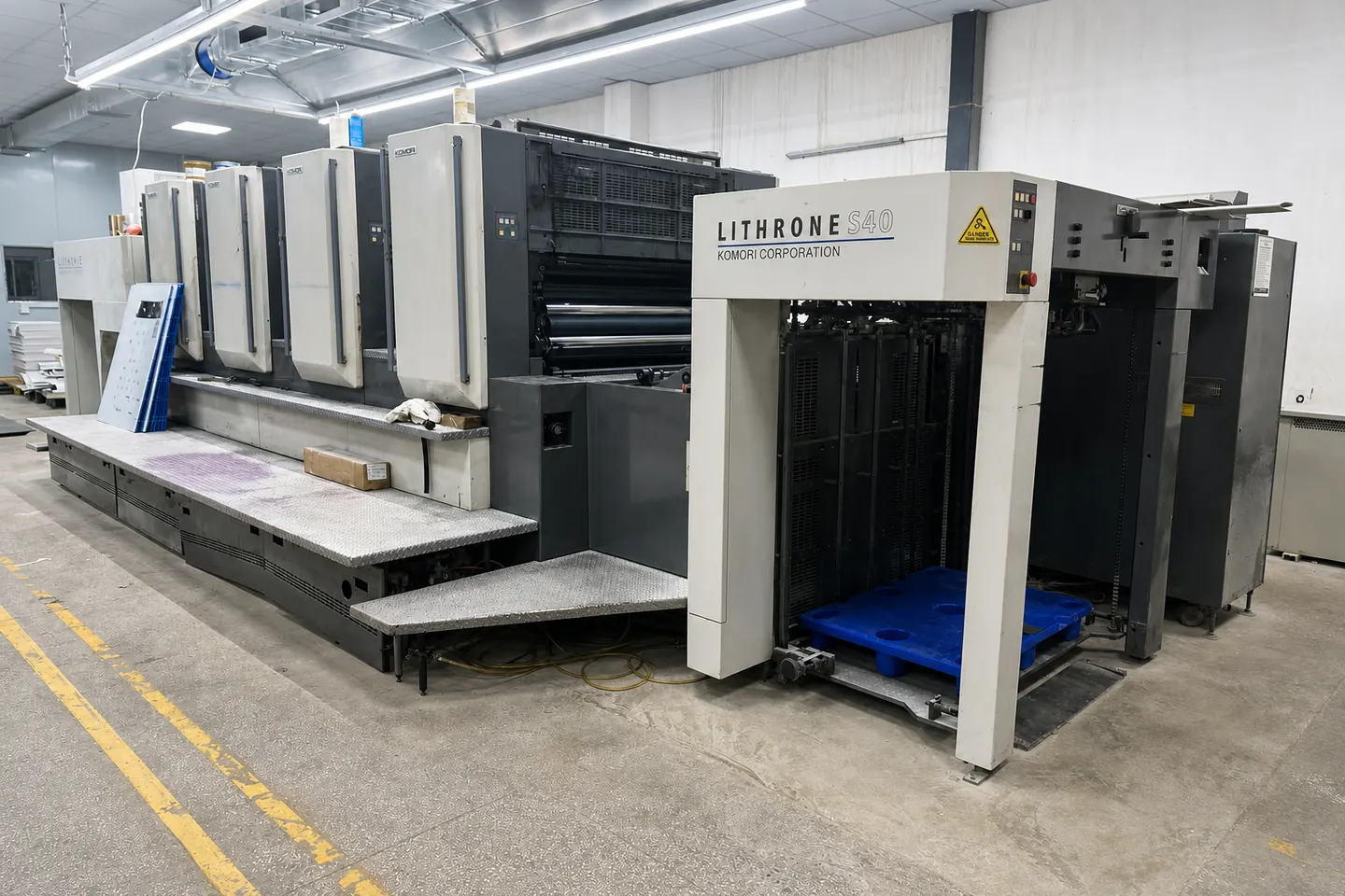Real offset printing equipment in the production facility